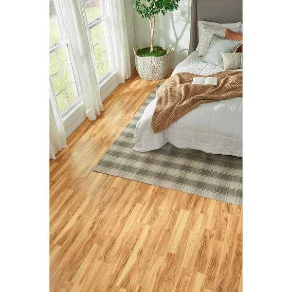 Pergo XP Oak 8 mm T x 7.48 in. W x 47.24 in. L Laminate Flooring - Zenithce