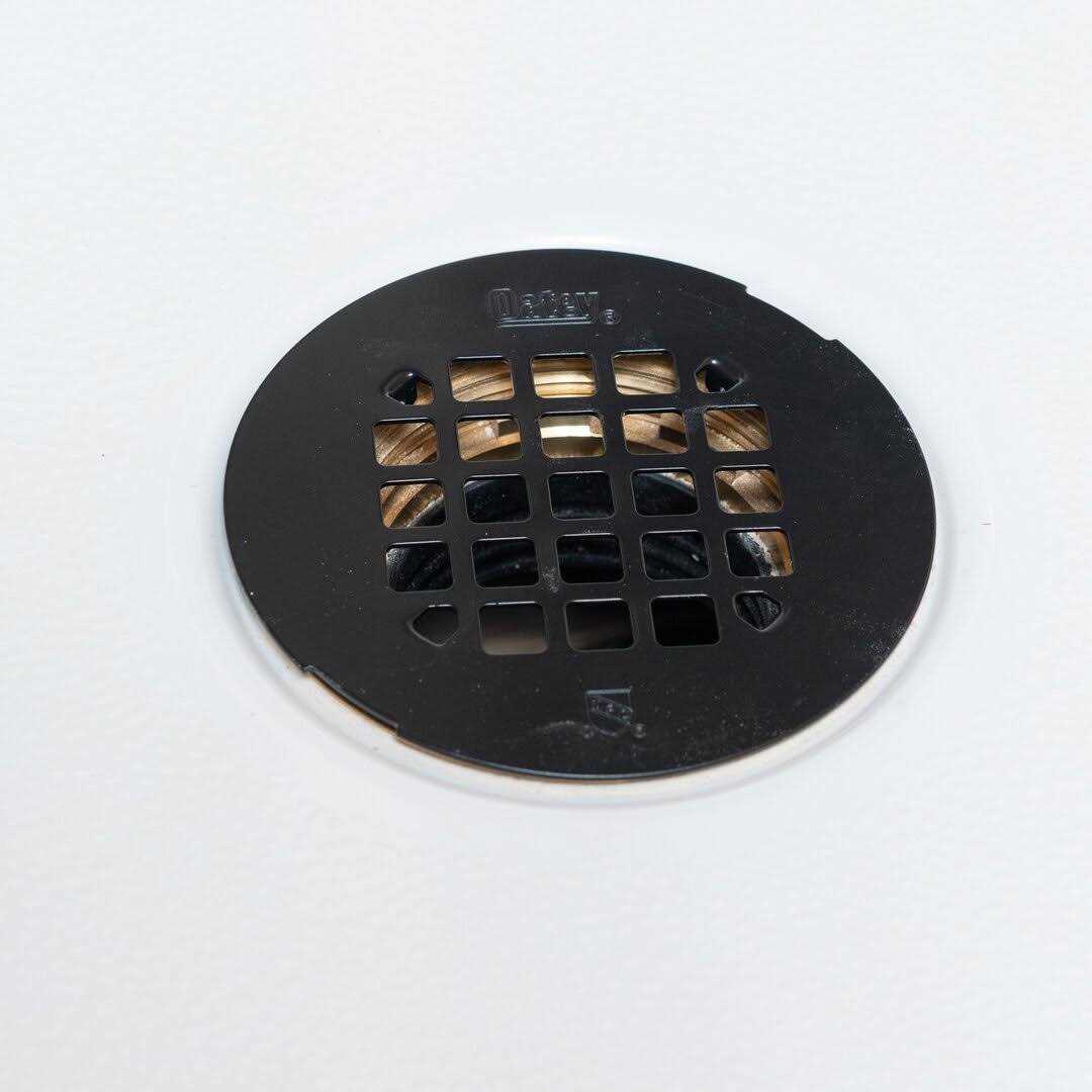 Oatey 42271 130 Series PVC Shower Drain with 4 3/8 Round Stainless Steel Screw-In Strainer, Test Plug, and 2 - Zenithce