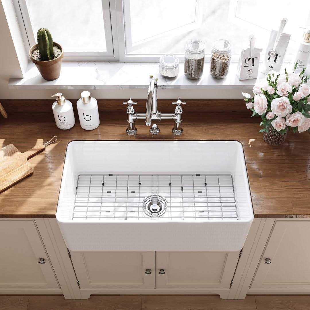 HOROW White Fireclay 33 in. Double Bowl Farmhouse Apron Kitchen Sink Workstation Kitchen Sink with Bottom Grid - Zenithce