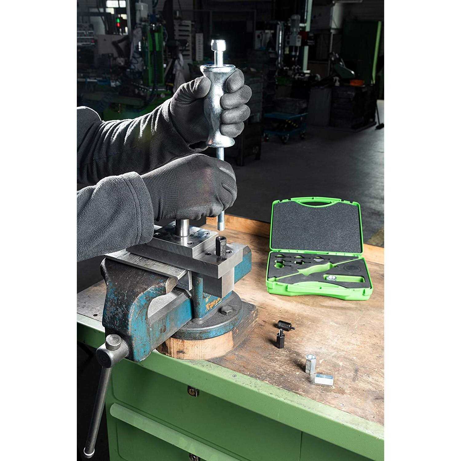 Kubota Genuine OEM 1 Gallon Super Udt2 Trans-Hydraulic Fluid One Gallon 70000-40201 - Zenithce
