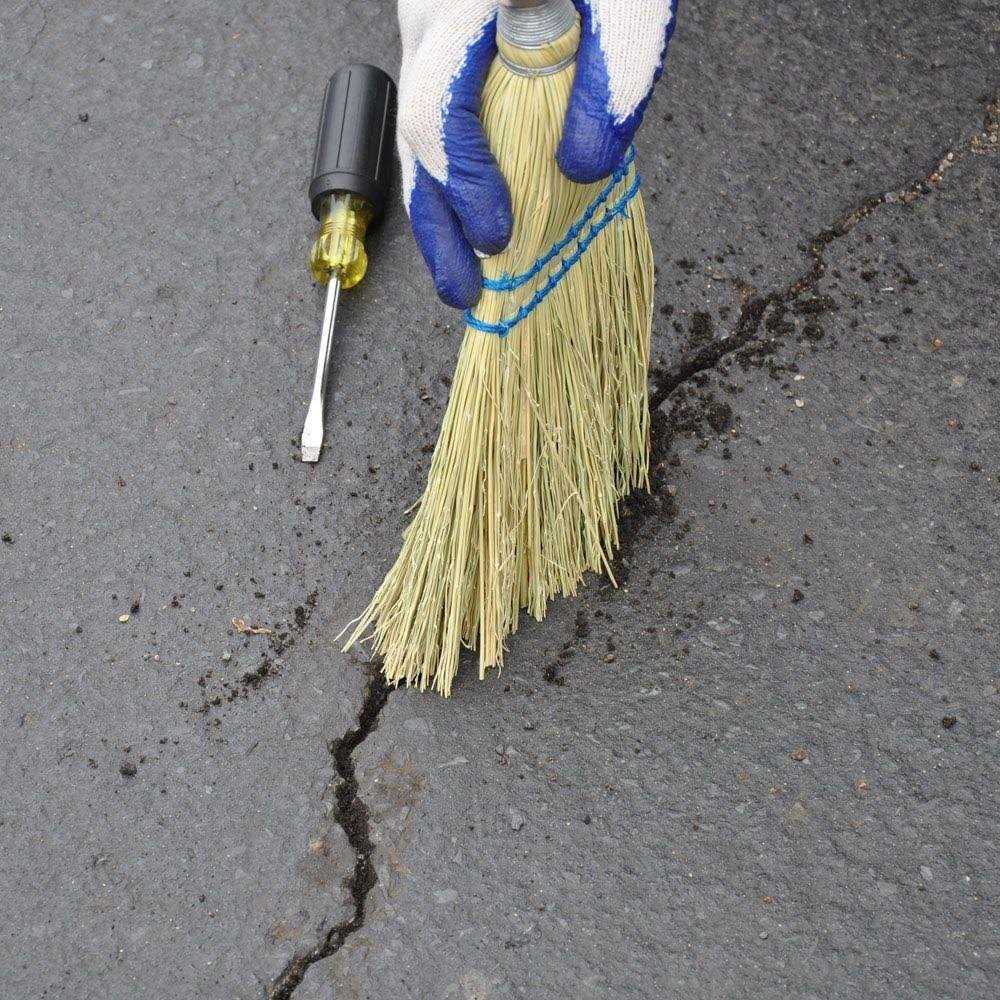 Latex-ite Pli-Stix 60 Ft. Small Black Permanent Blacktop Joint and Crack Filler 36099 - Zenithce