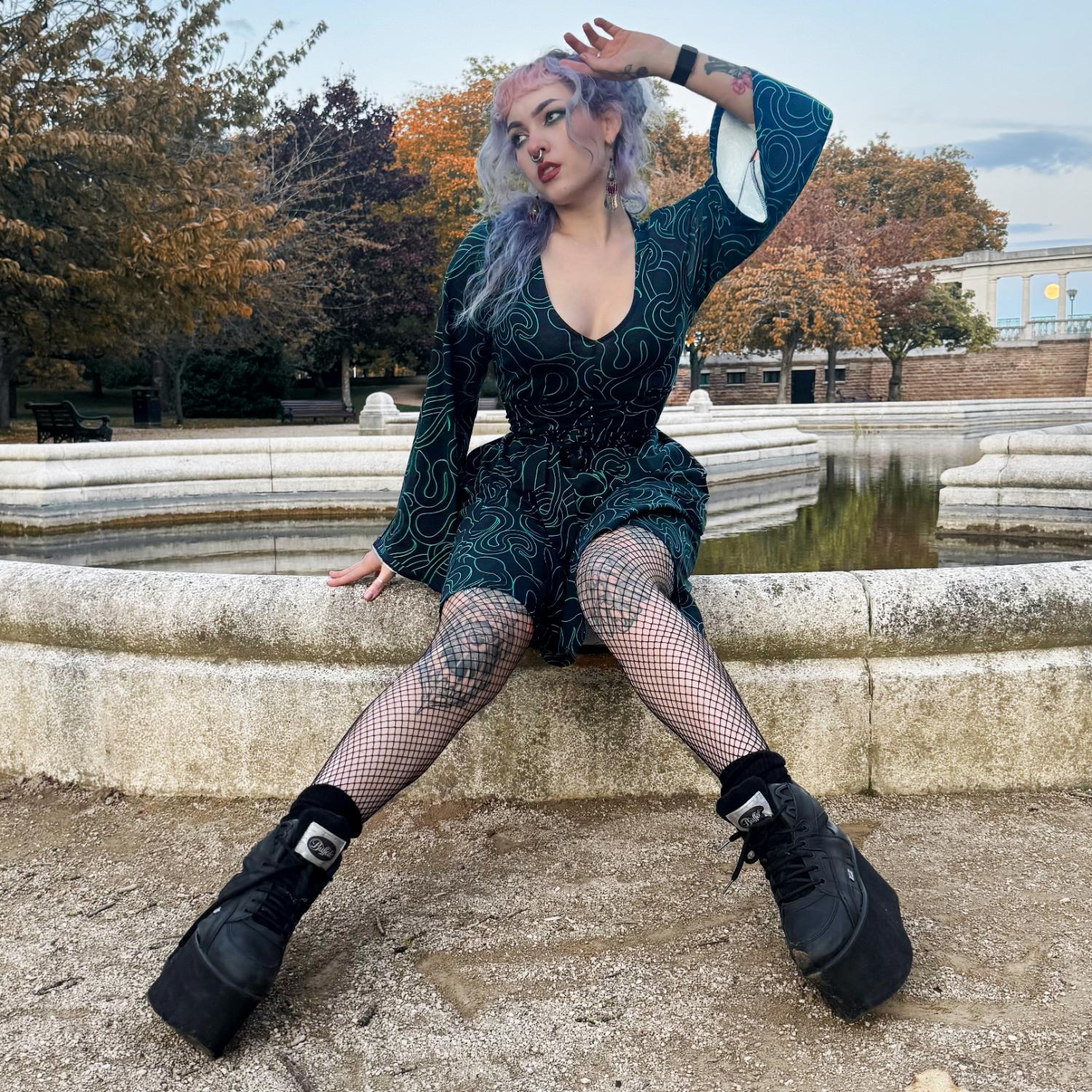 Corra Bell Sleeve Mini Dress - Foliage & Black - Zenithce