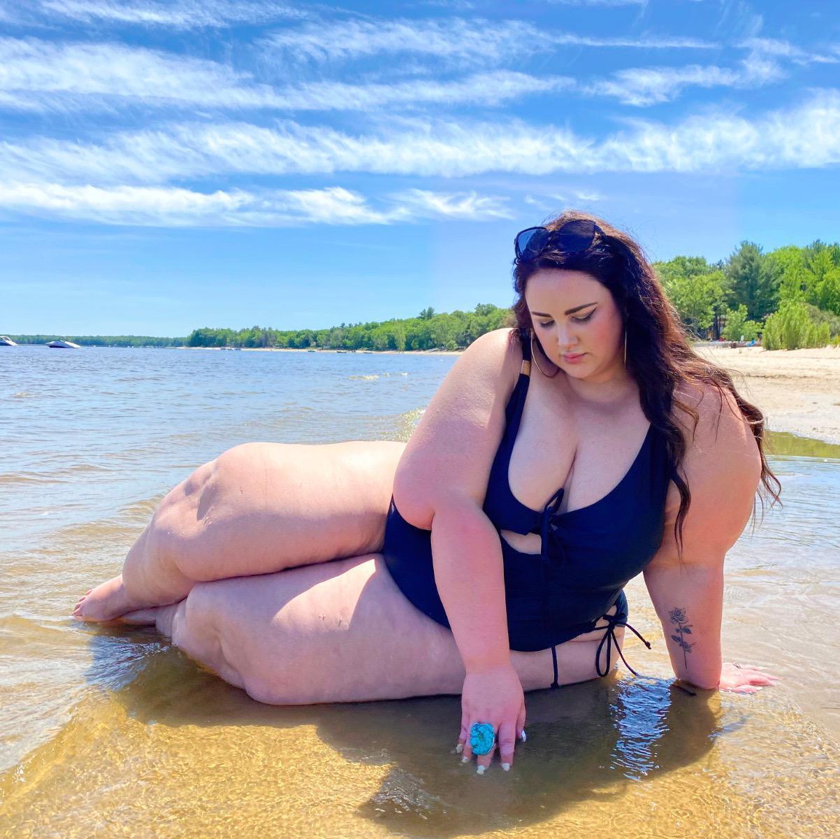 Babe with the Power Swimsuit - Zenithce