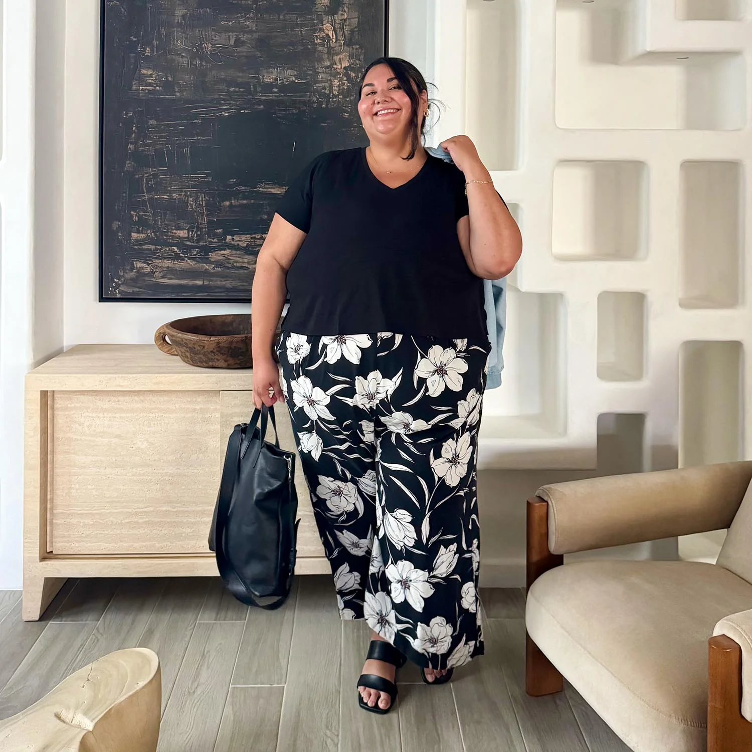 Lightweight V-Neck Tee - Black - Zenithce