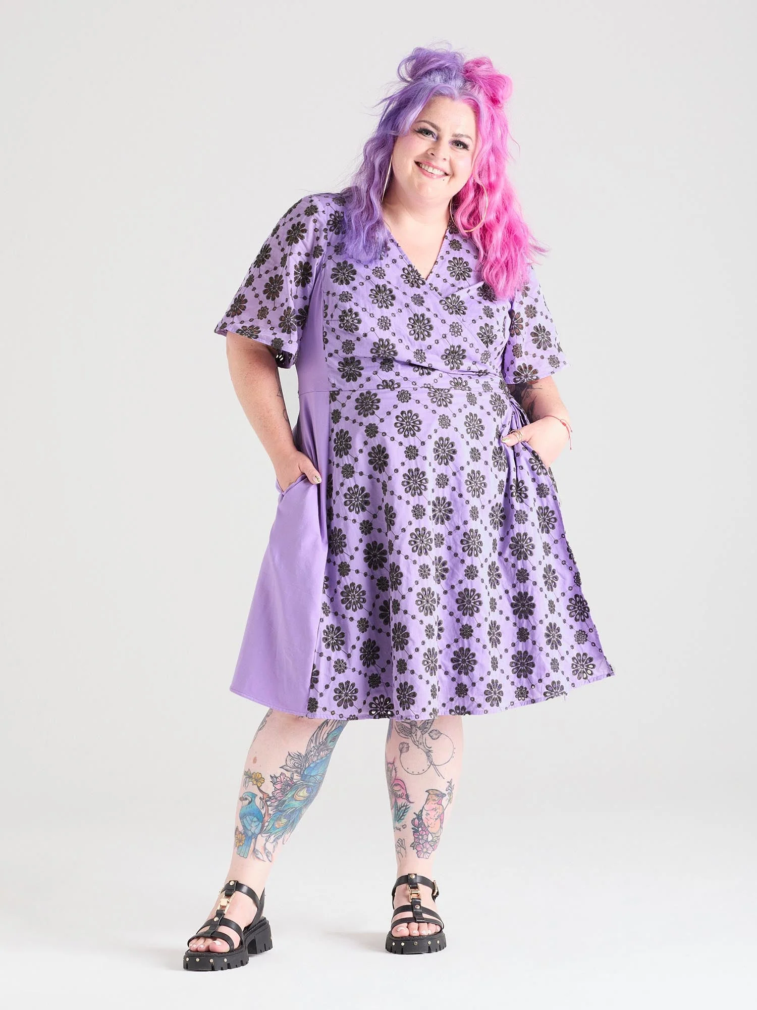 Broderie Anglaise Wrap Dress - Cassis de Violet - Zenithce