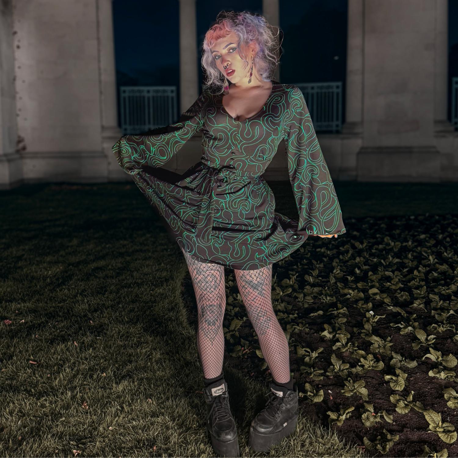 Corra Bell Sleeve Mini Dress - Foliage & Black - Zenithce