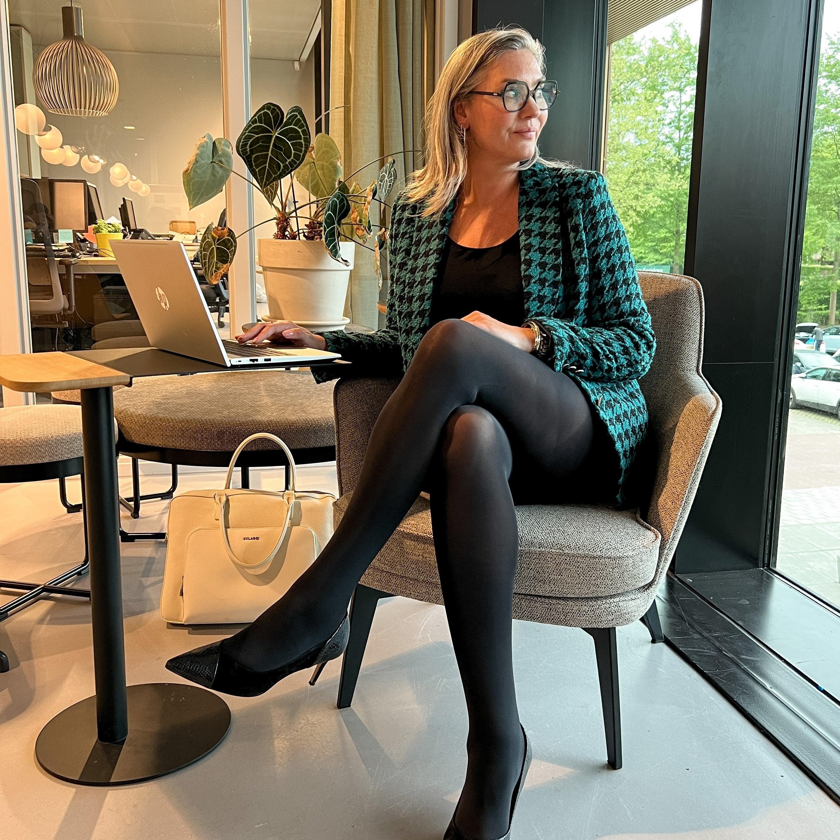 Huggy Light Compression Tights - Black - Zenithce