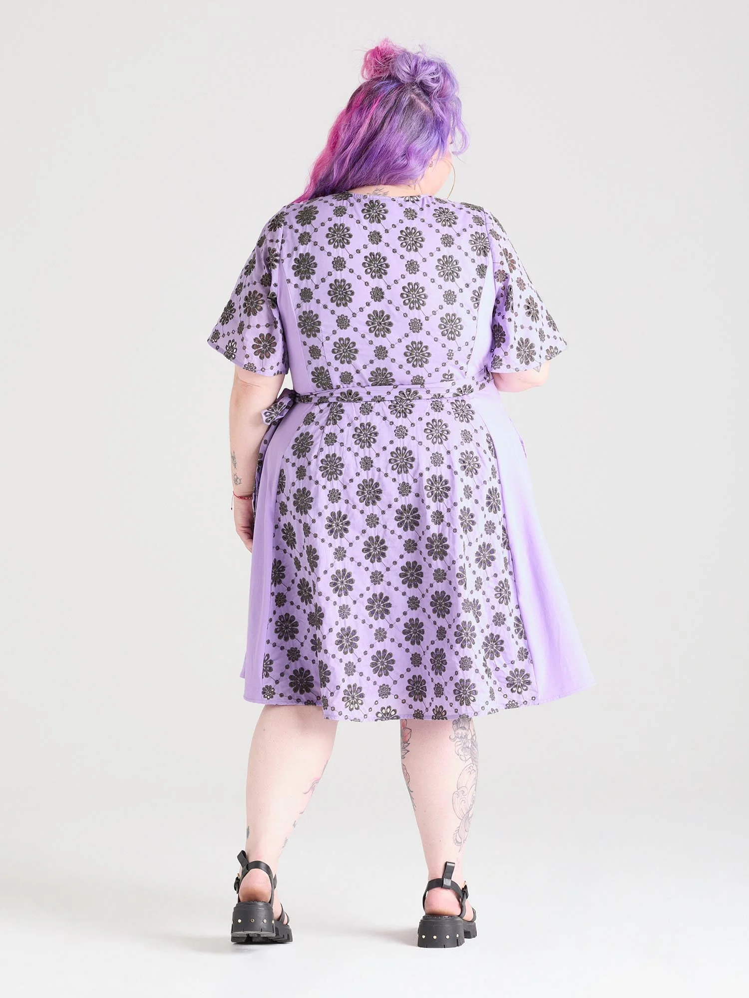 Broderie Anglaise Wrap Dress - Cassis de Violet - Zenithce