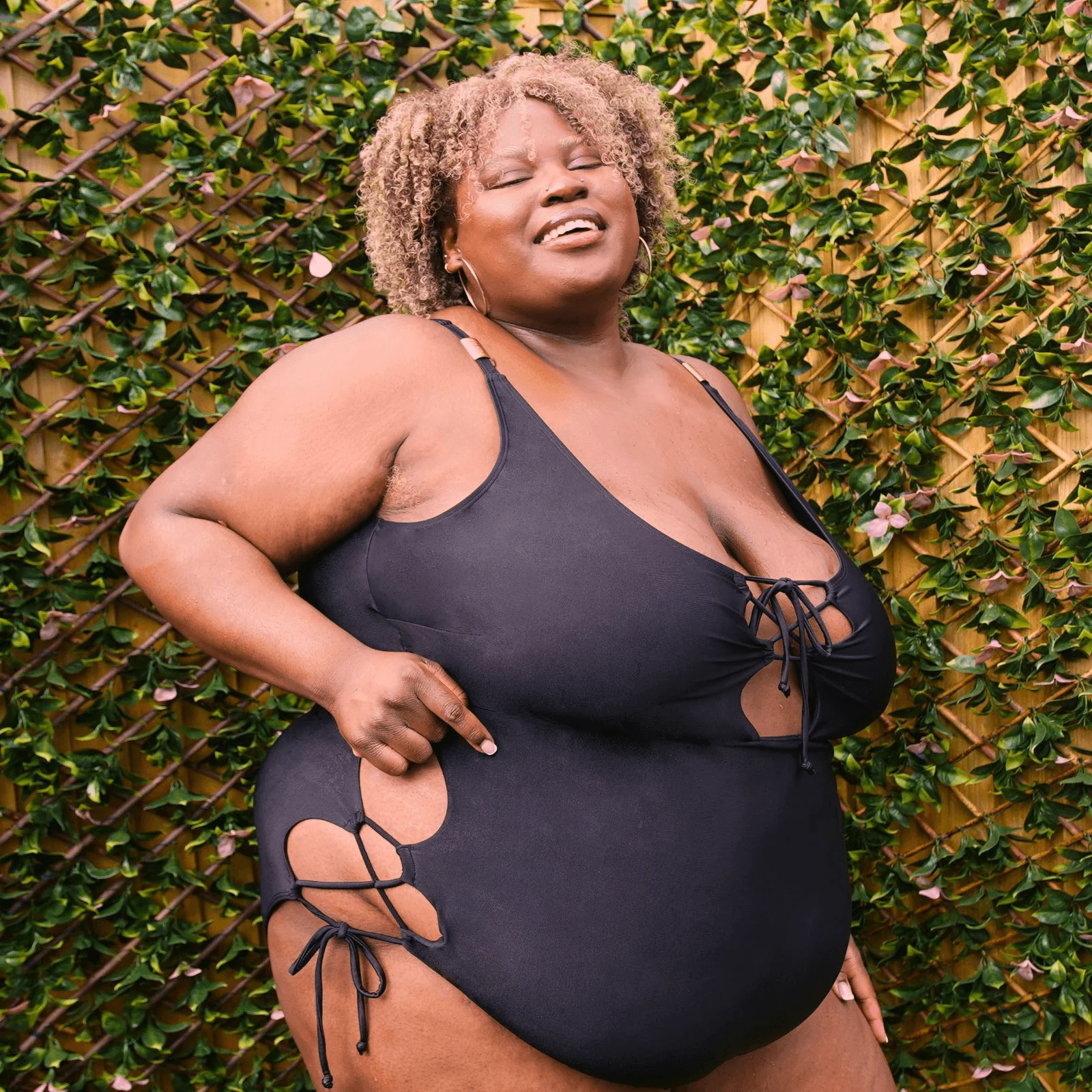 Babe with the Power Swimsuit - Zenithce