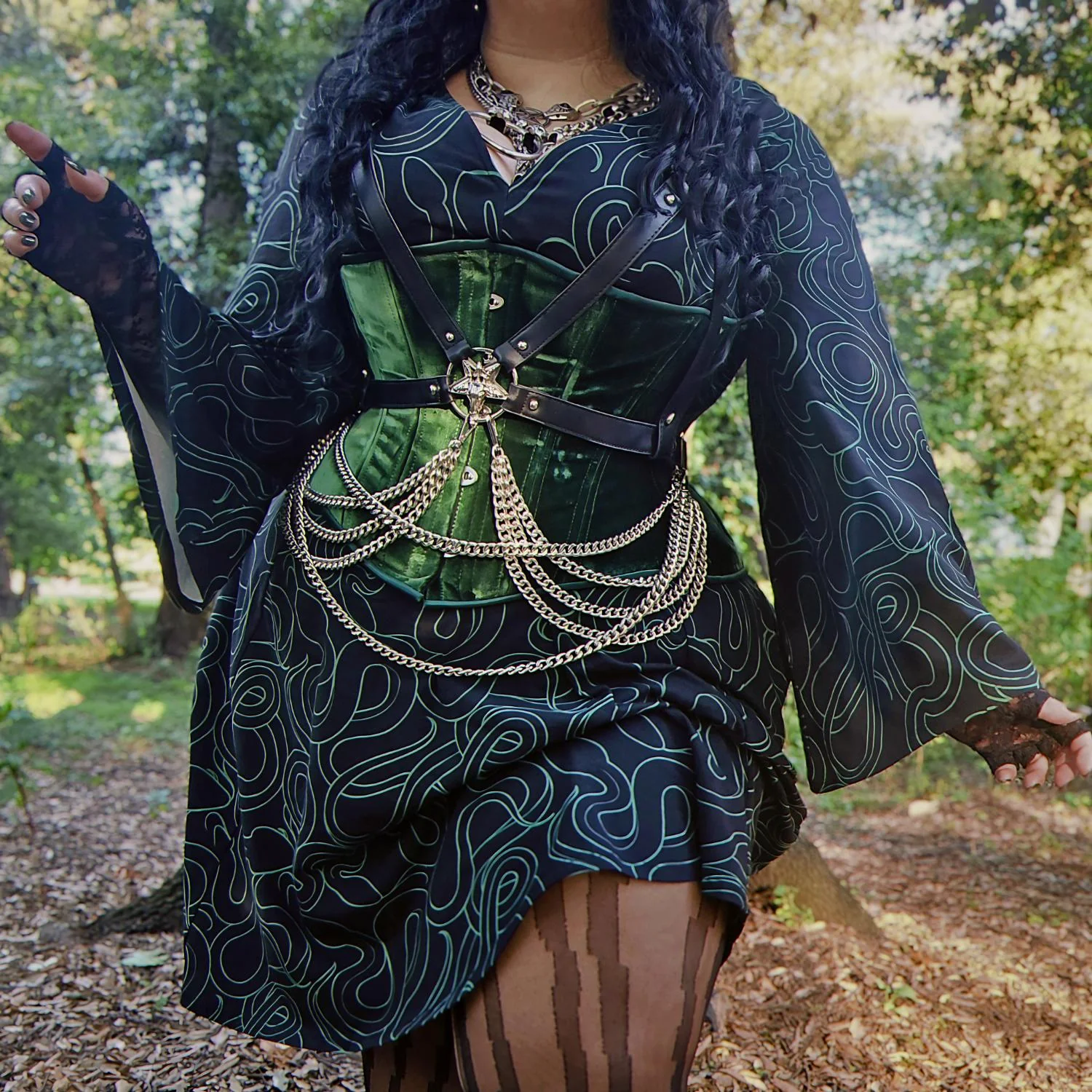 Corra Bell Sleeve Mini Dress - Foliage & Black - Zenithce